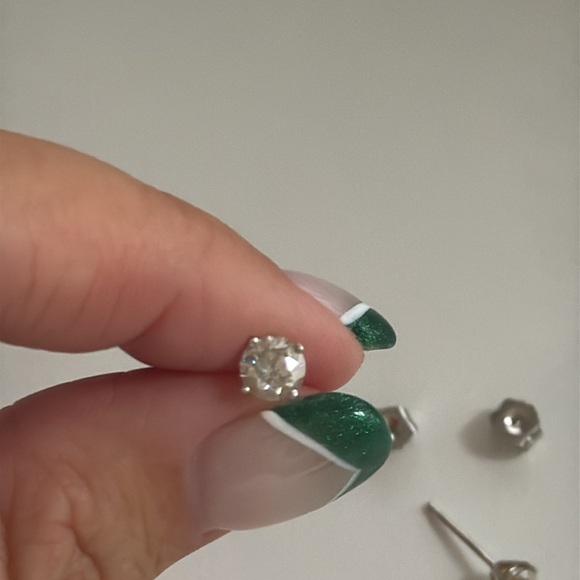 Beautiful pair of round, brilliant cut diamond earrings - Picture 2 of 5